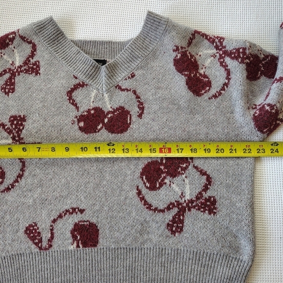 Social Scene Gray Patterned Women's Sweater Size M - Picture 3 of 7